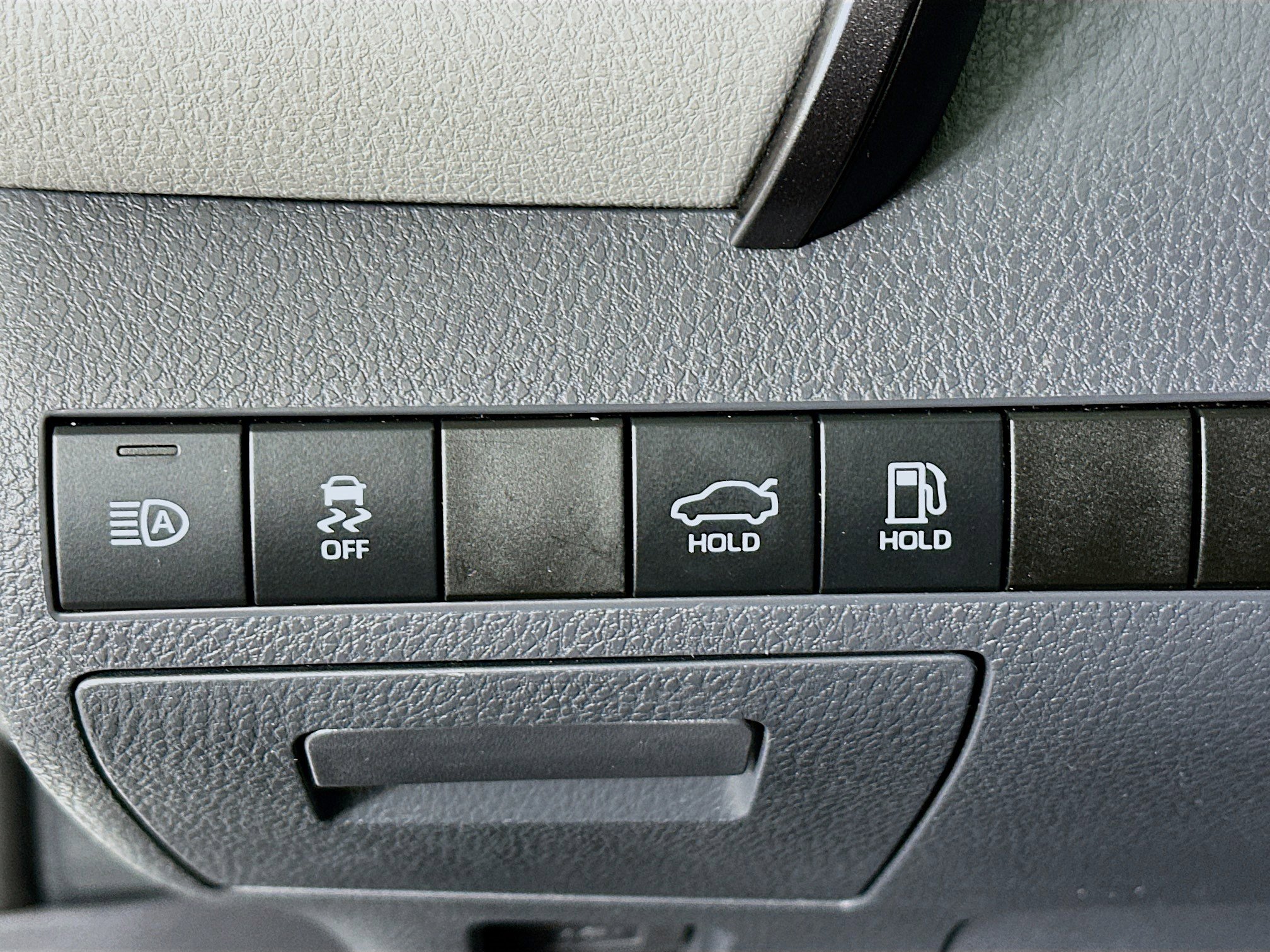 Used 2019 Toyota Camry LE image 16