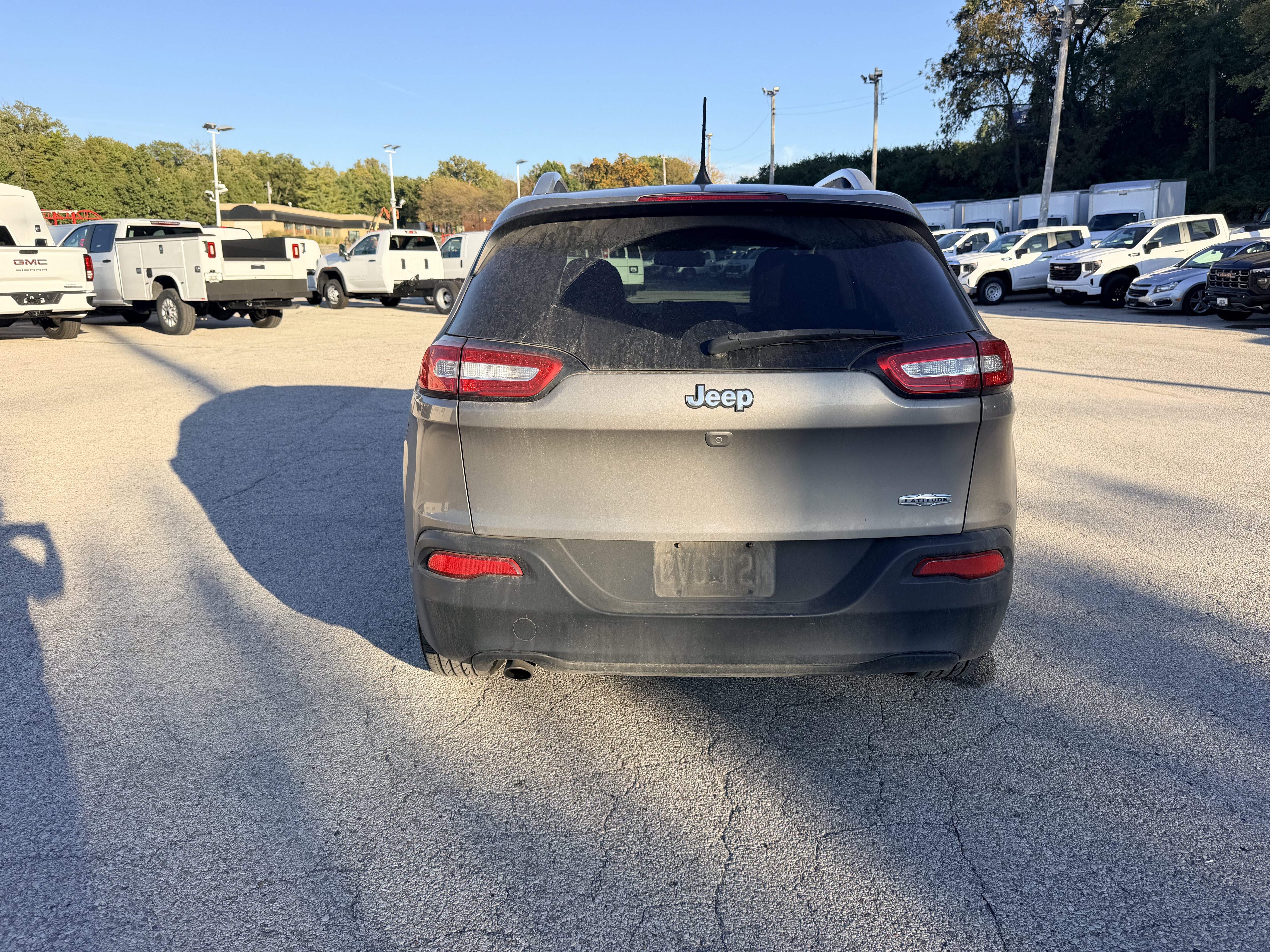 Used 2018 Jeep Cherokee Latitude Plus w/ Cold Weather Group FWD image 6