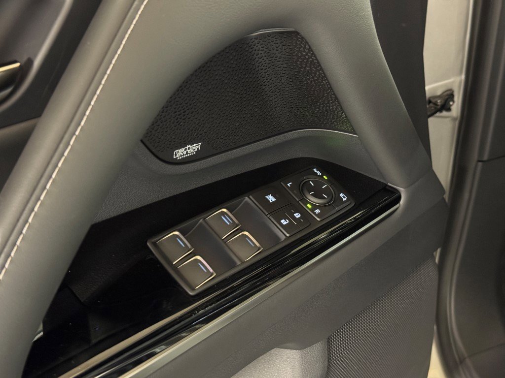 New 2025 Lexus LX 600 4WD w/ Luxury Package image 23