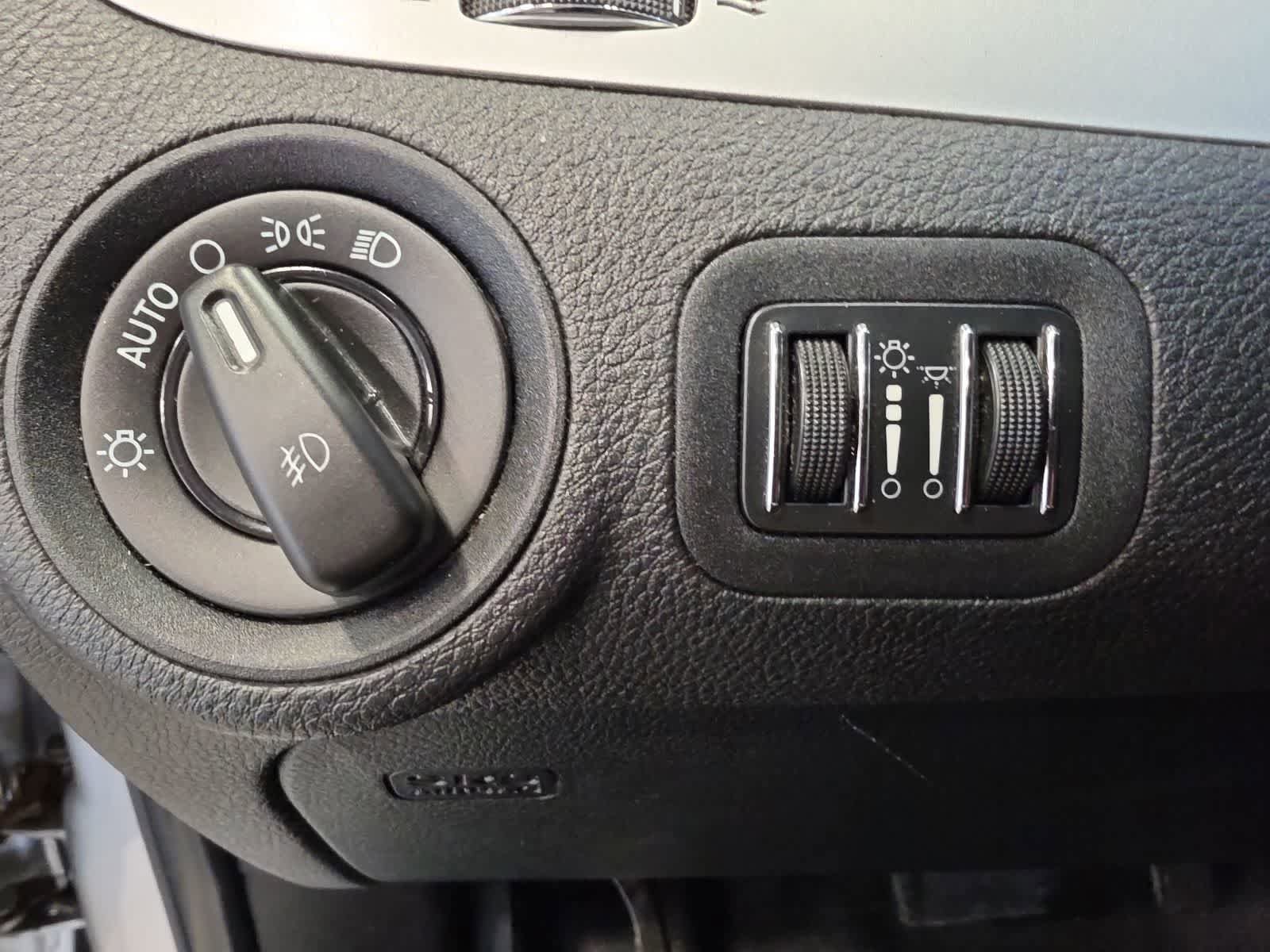 Used 2011 Dodge Journey Crew FWD image 18