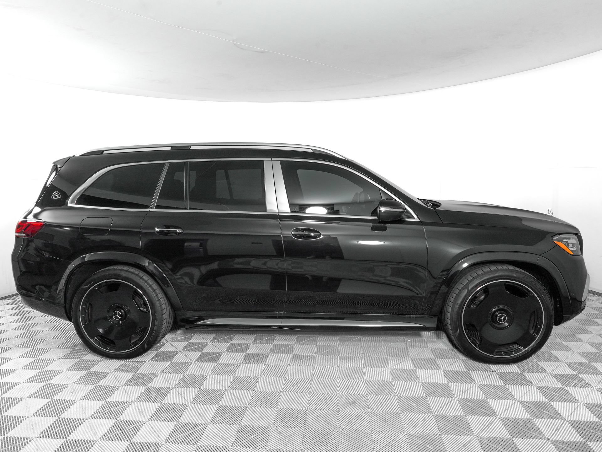 Used 2023 Mercedes-Benz Maybach GLS 600 4MATIC image 4