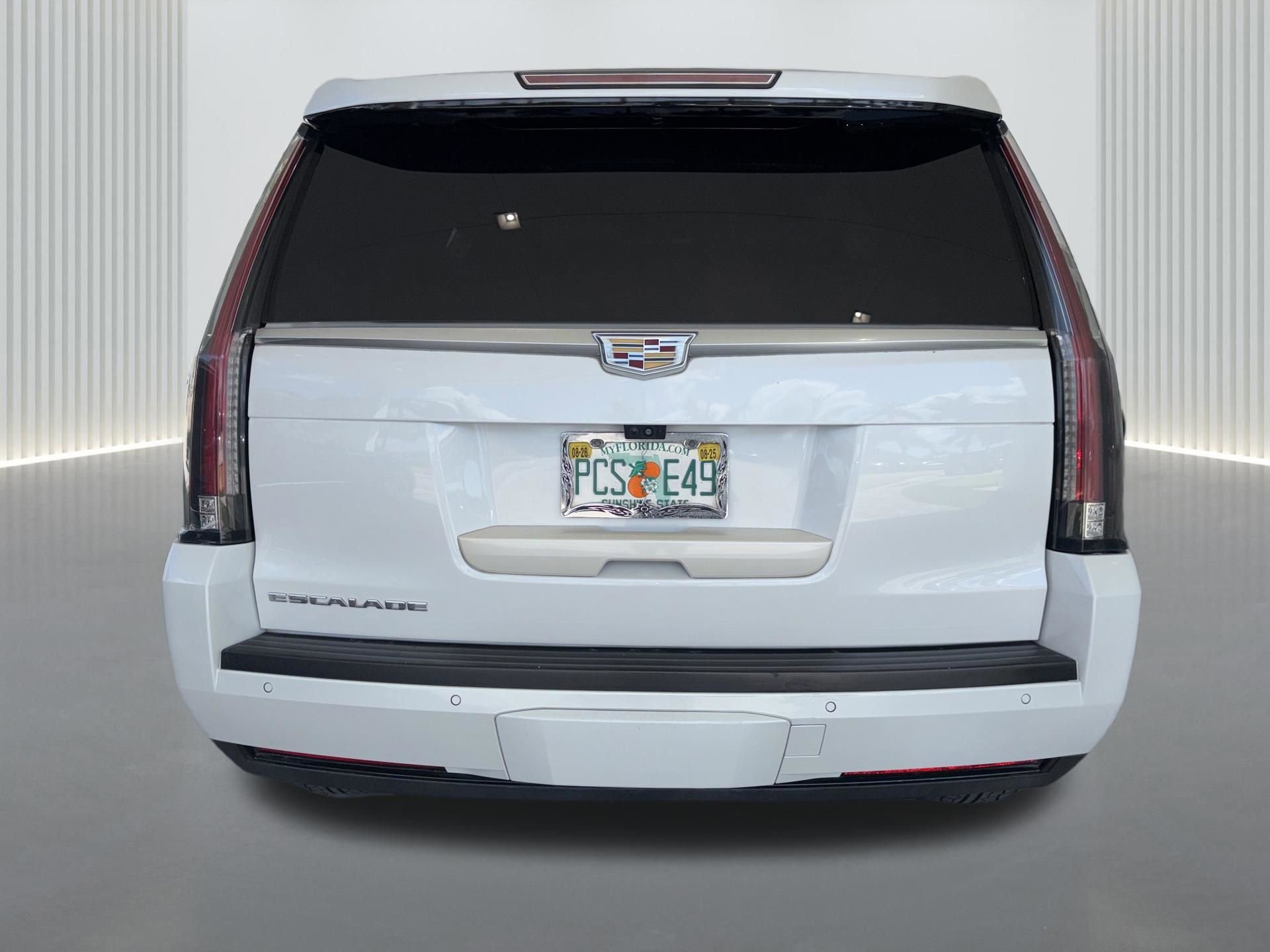 Used 2019 Cadillac Escalade Luxury RWD image 5