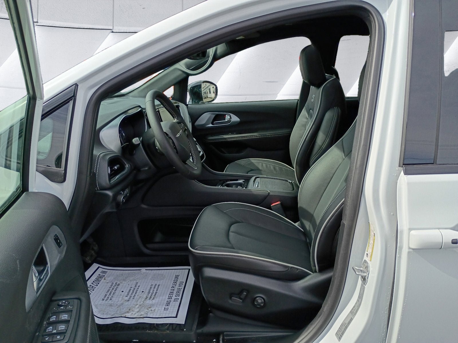 New 2026 Chrysler Pacifica Limited image 10