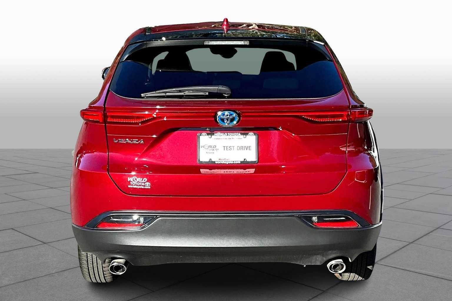 Used 2024 Toyota Venza LE AWD/4WD image 4