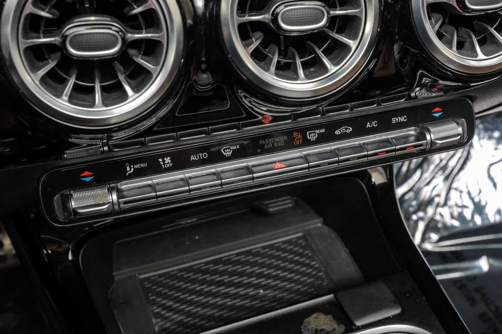 Used 2023 Mercedes-Benz CLA 250 image 32