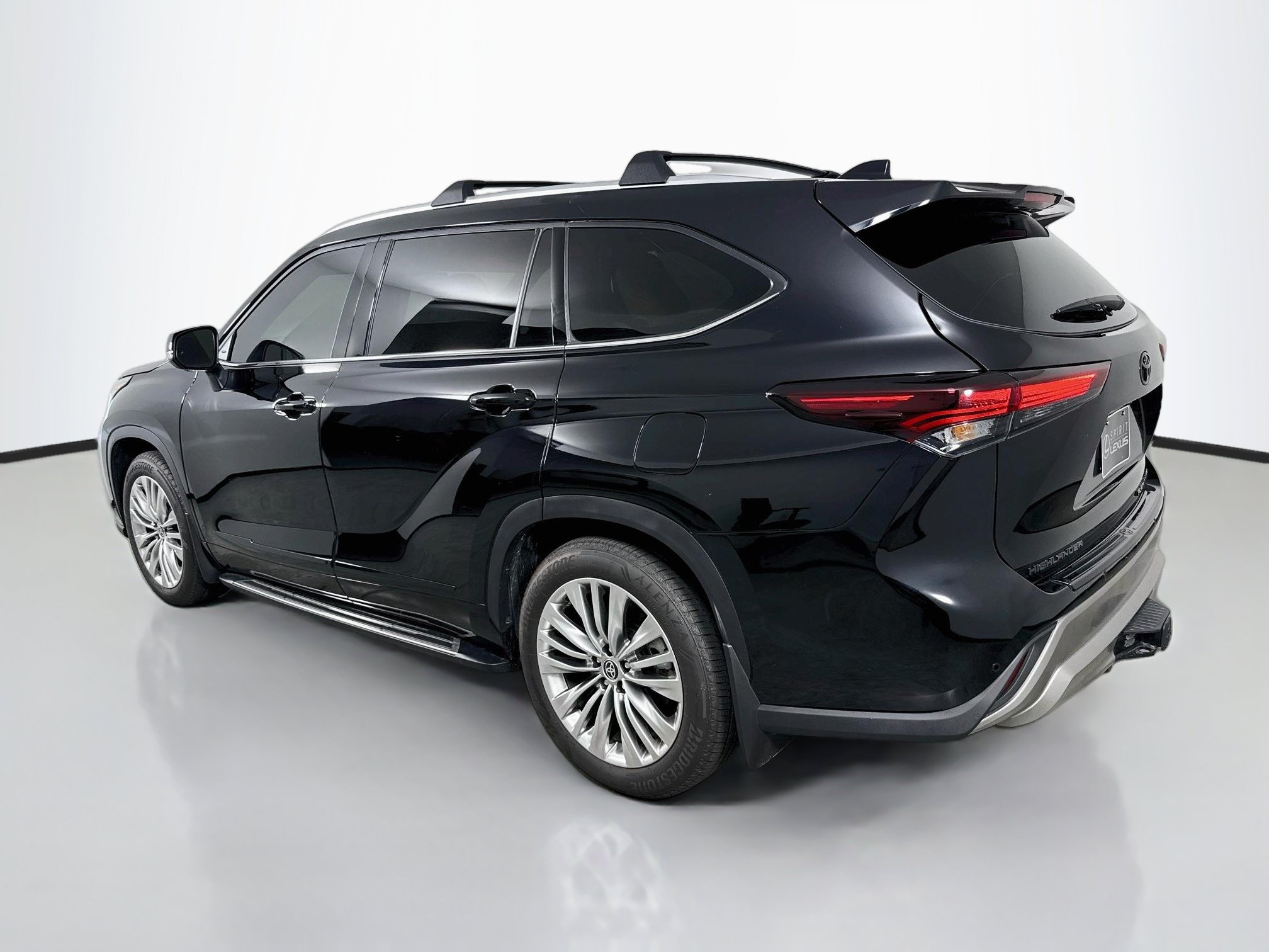 Used 2026 Toyota Highlander Platinum AWD/4WD image 5
