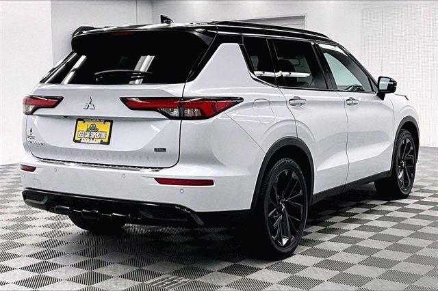 Used 2024 Mitsubishi Outlander SEL Black Edition image 11