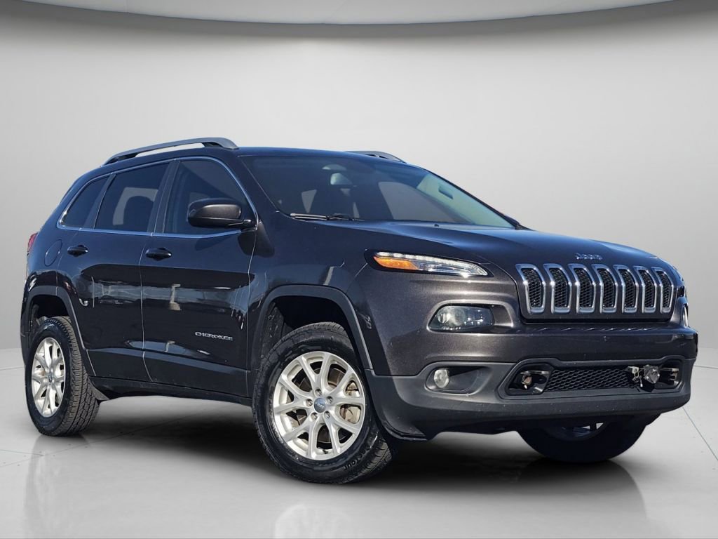 Used 2018 Jeep Cherokee Latitude Plus image 2