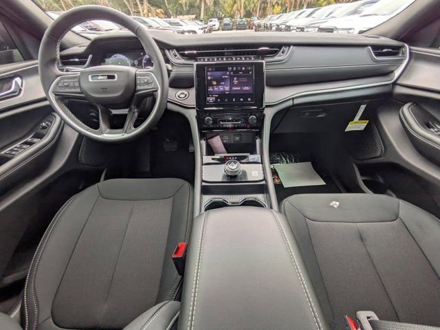 New 2025 Jeep Grand Cherokee L Laredo image 13