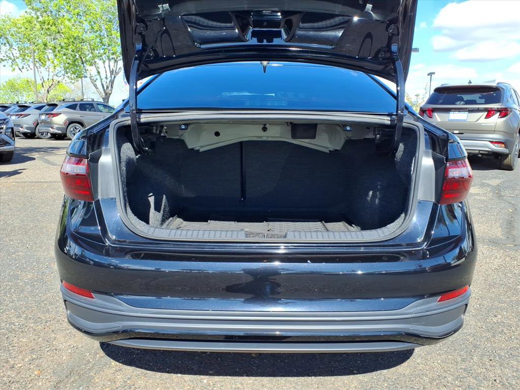 Used 2022 Volkswagen Jetta Sport image 10