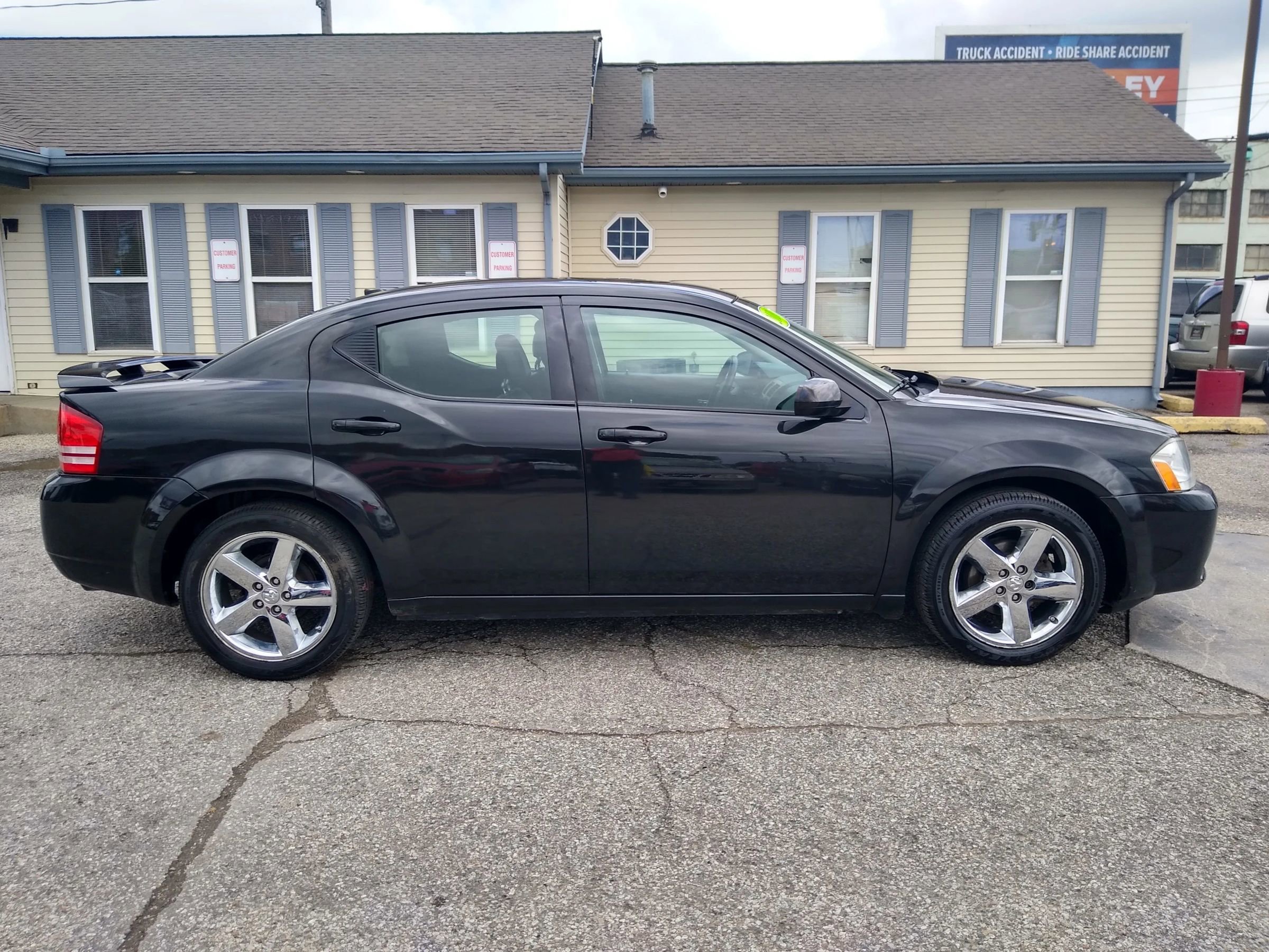 Used 2010 Dodge Avenger R/T w/ Navigation & Sound Group I image 5