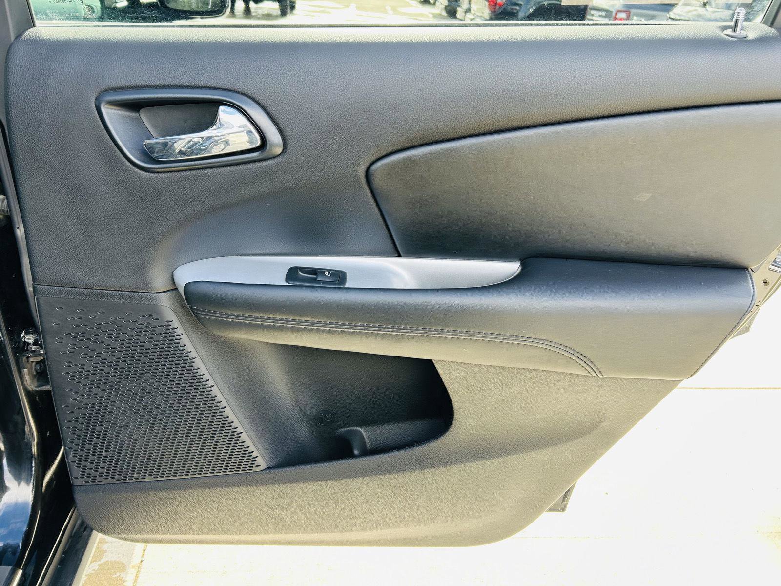 Used 2019 Dodge Journey SE w/ Mopar Chrome Accent Package image 23