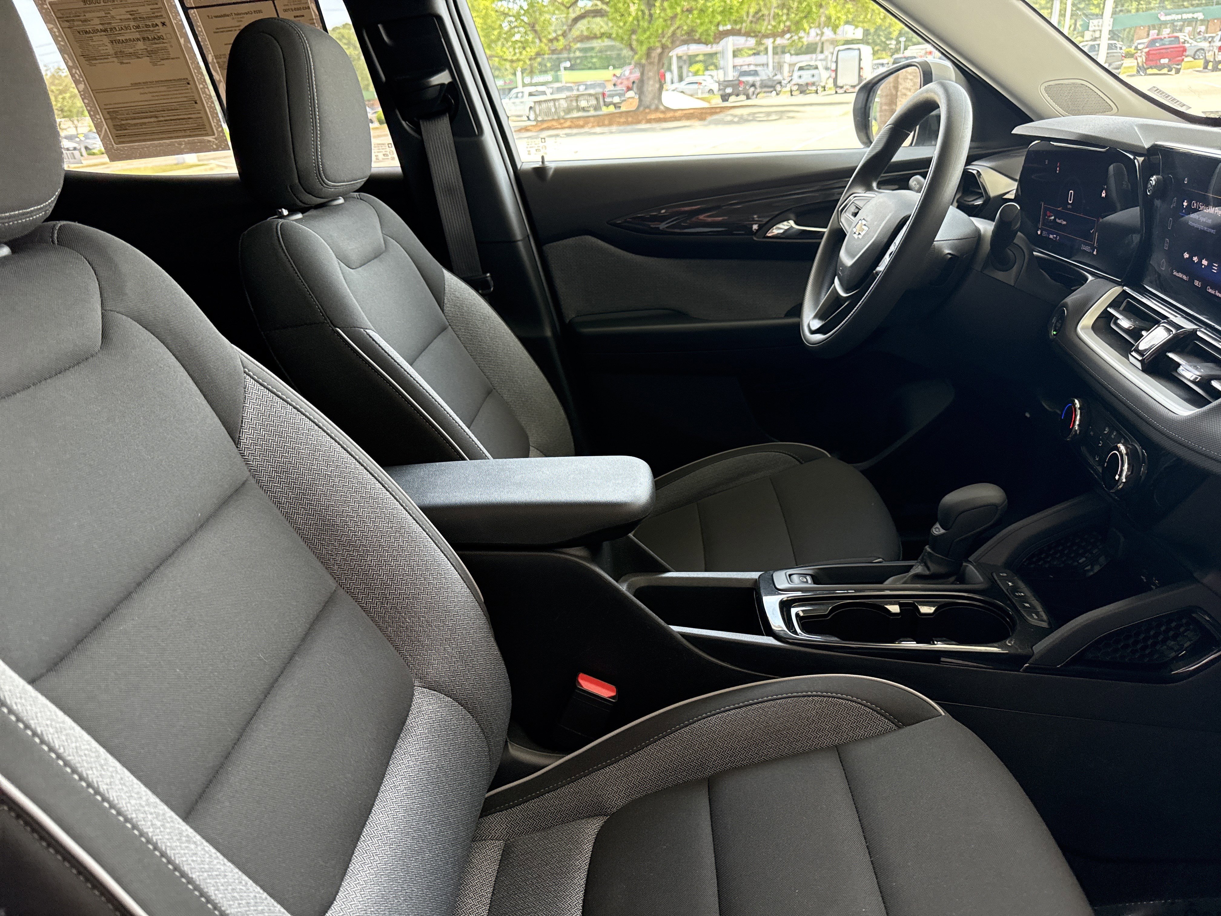 Used 2025 Chevrolet TrailBlazer LT AWD/4WD image 6