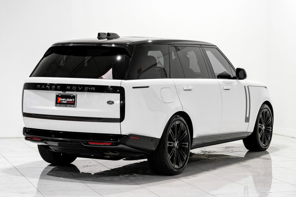 Used 2022 Land Rover Range Rover Long Wheelbase SE image 4