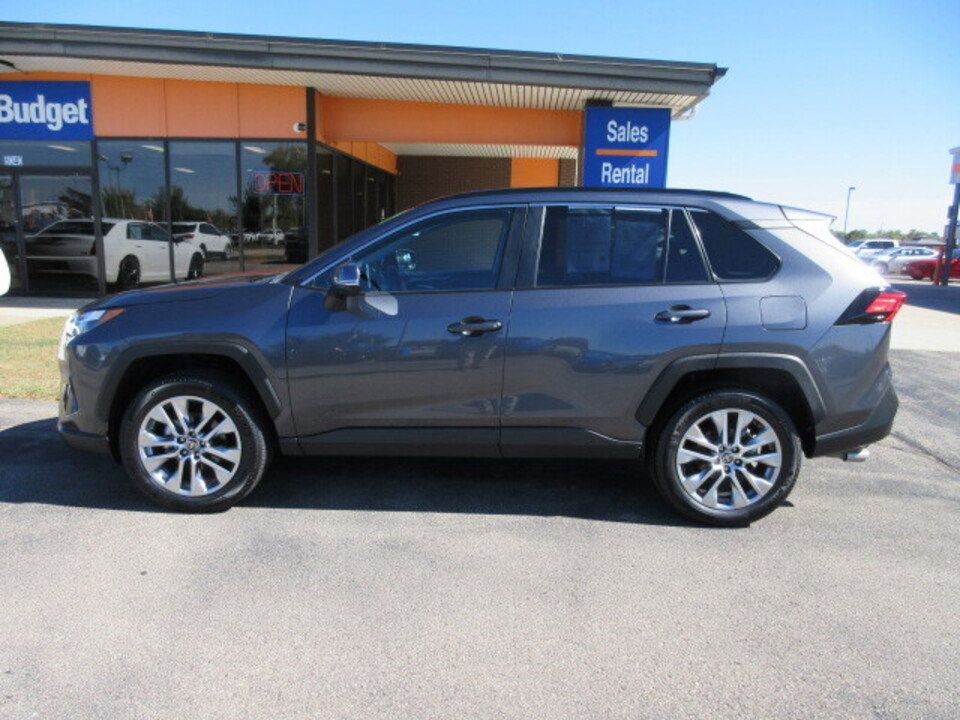 Used 2025 Toyota RAV4 XLE Premium image 9