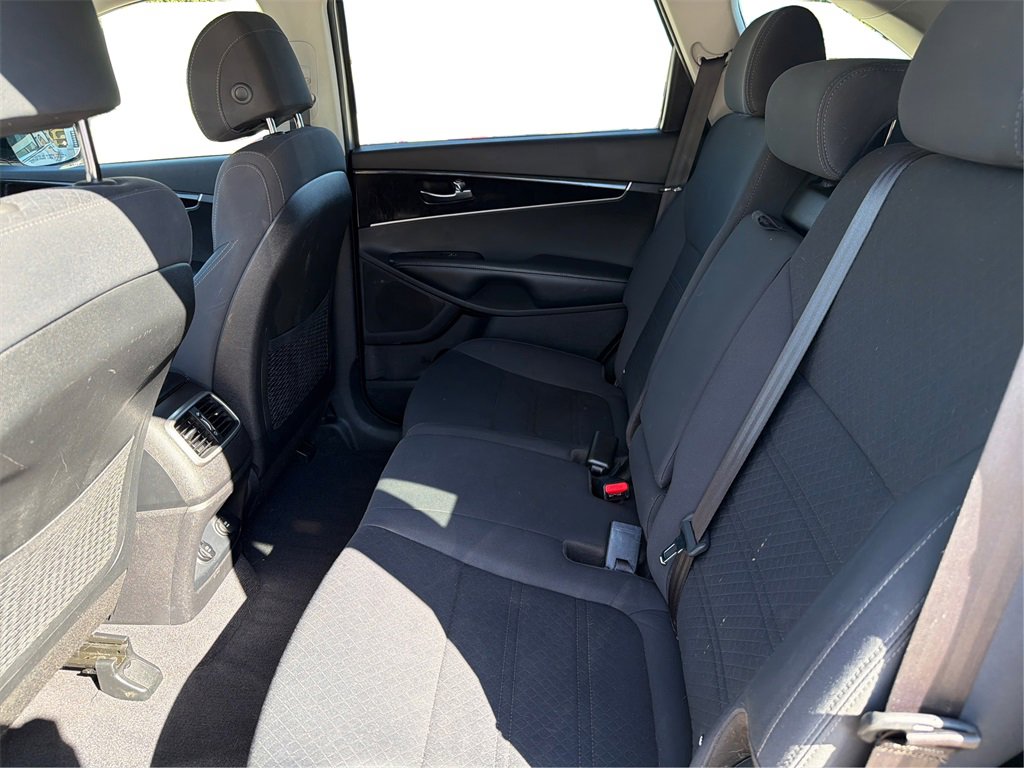Used 2017 Kia Sorento LX image 11
