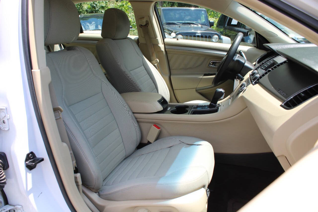 Used 2018 Ford Taurus SE FWD image 29