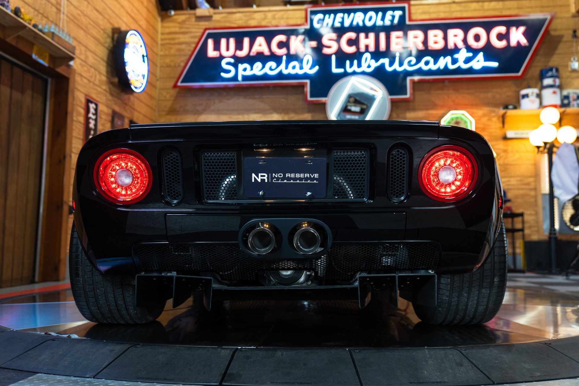 Used 2006 Ford GT image 24