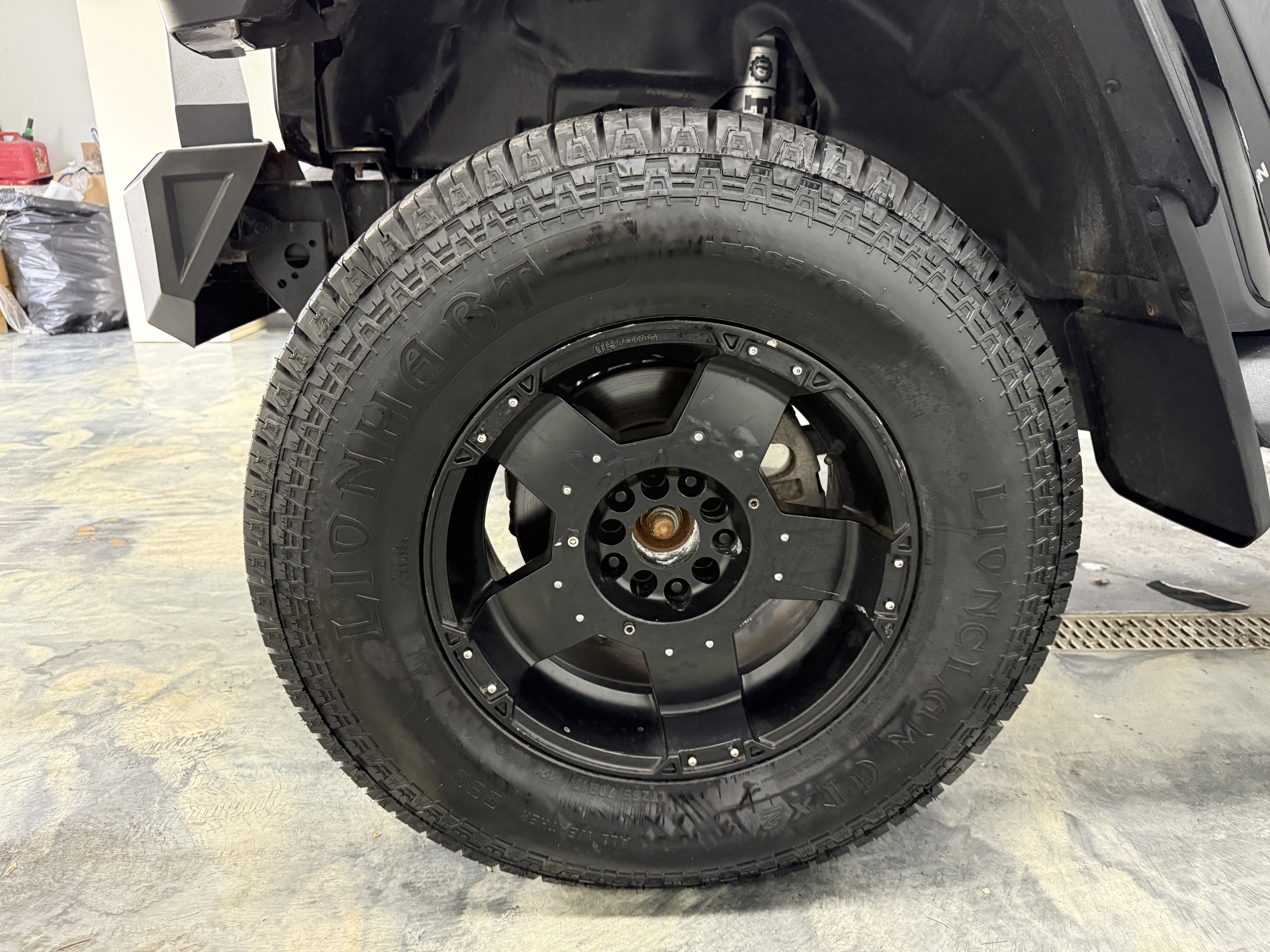 Used 2018 Jeep Wrangler Unlimited Sahara w/ Uconnect 4C Nav & Sound Group AWD/4WD image 27