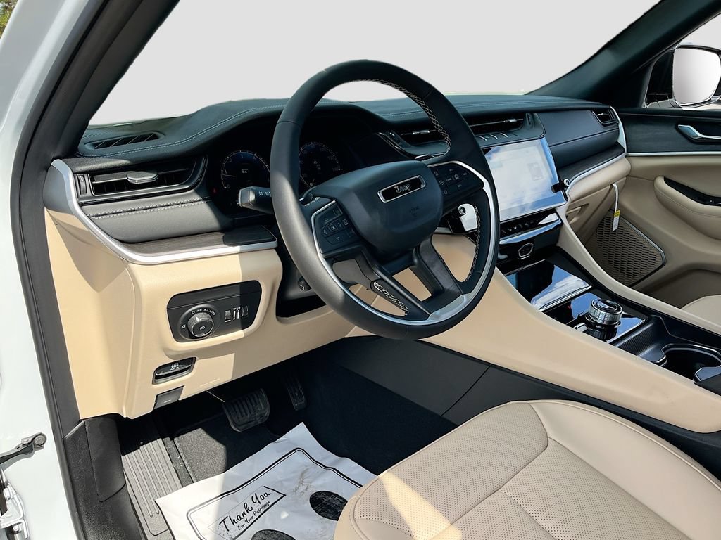 New 2026 Jeep Grand Cherokee L Limited w/ Luxury Tech Group II AWD/4WD image 9