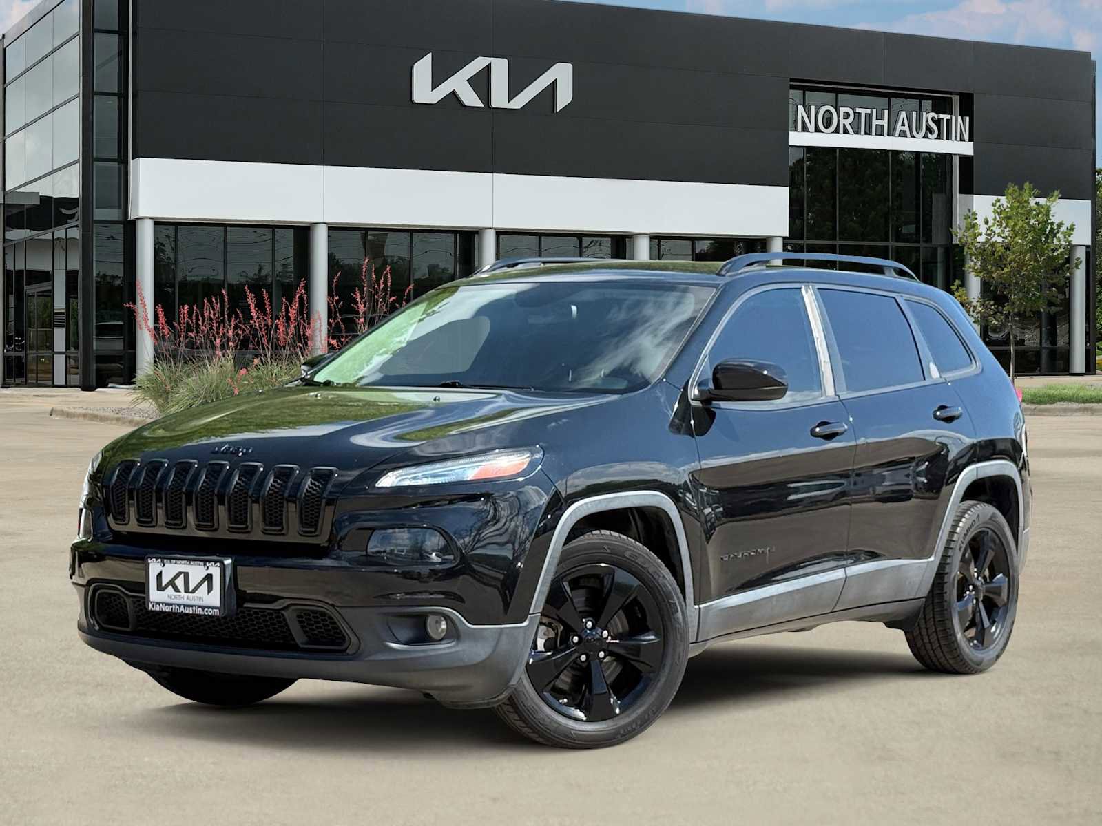 Used 2018 Jeep Cherokee Latitude w/ Altitude Package FWD image 1