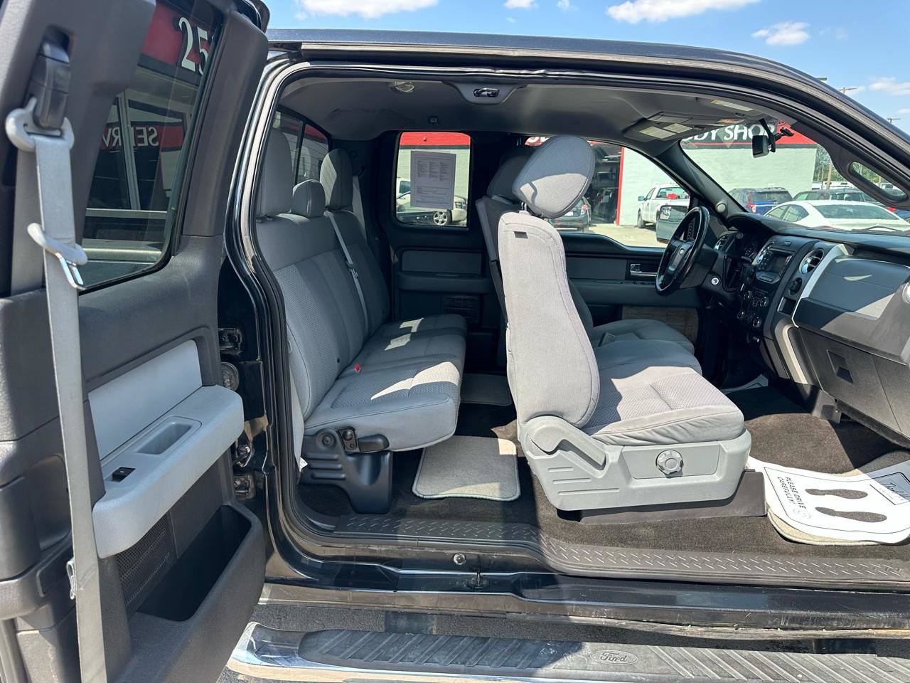 Used 2014 Ford F150 XLT w/ Equipment Group 302A Luxury AWD/4WD image 12