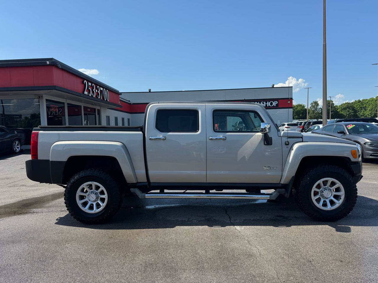 Used 2009 HUMMER H3T Luxury AWD/4WD image 2