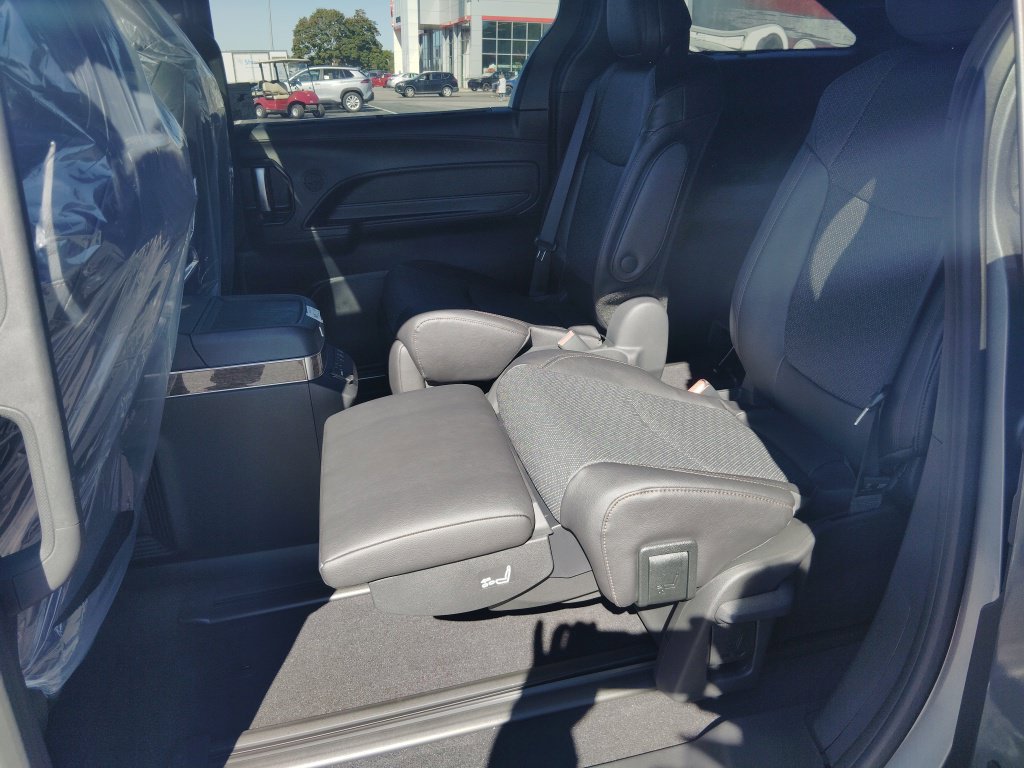 New 2026 Toyota Sienna Platinum AWD/4WD image 9