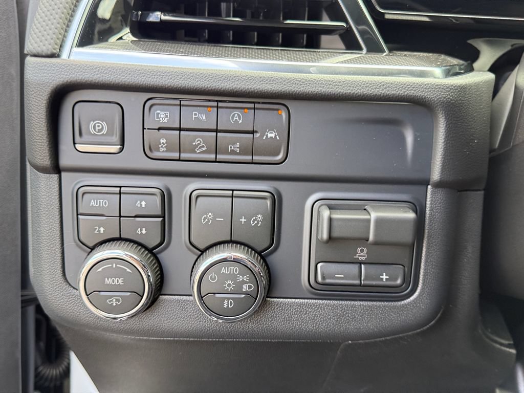 New 2026 Chevrolet Suburban RST w/ RST Capability Package AWD/4WD image 22