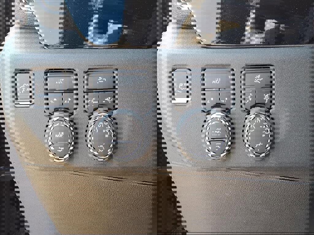 Used 2023 Chevrolet Silverado 1500 LT image 17