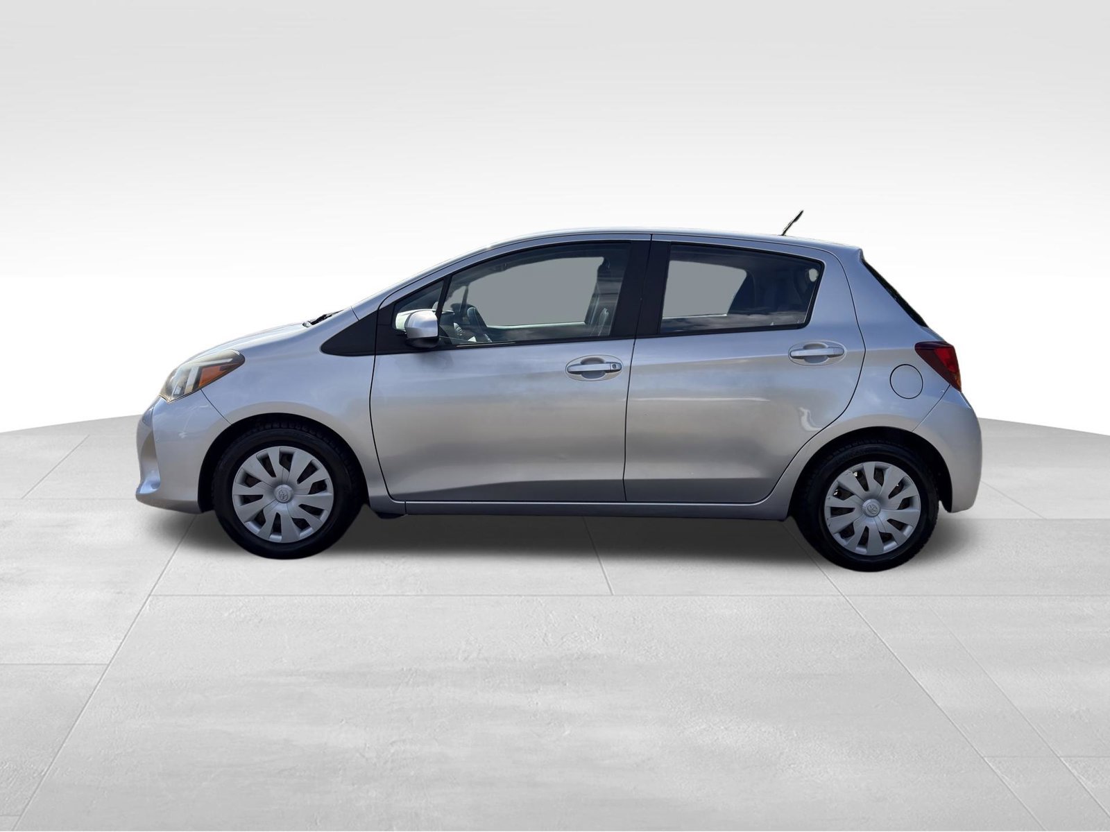 Used 2017 Toyota Yaris L FWD image 5