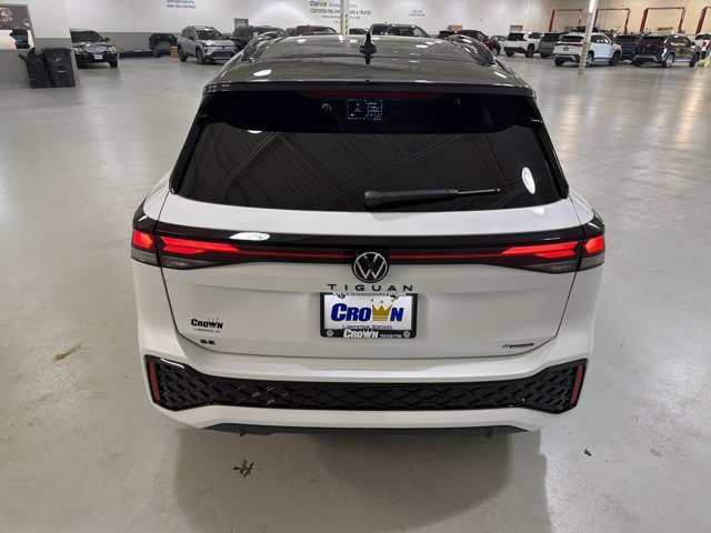 New 2026 Volkswagen Tiguan SE R-Line AWD/4WD image 8