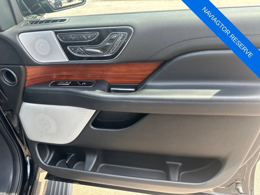 Used 2018 Lincoln Navigator Reserve w/ Technology Package AWD/4WD image 8