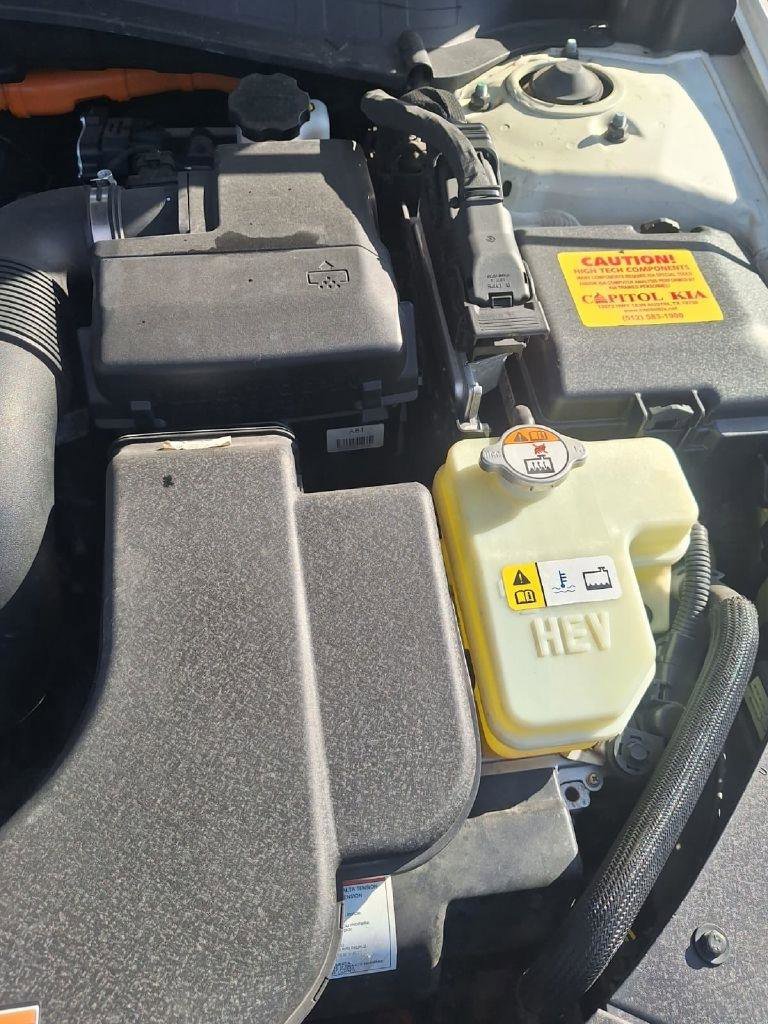 Used 2017 Kia Optima EX w/ Technology Package image 2