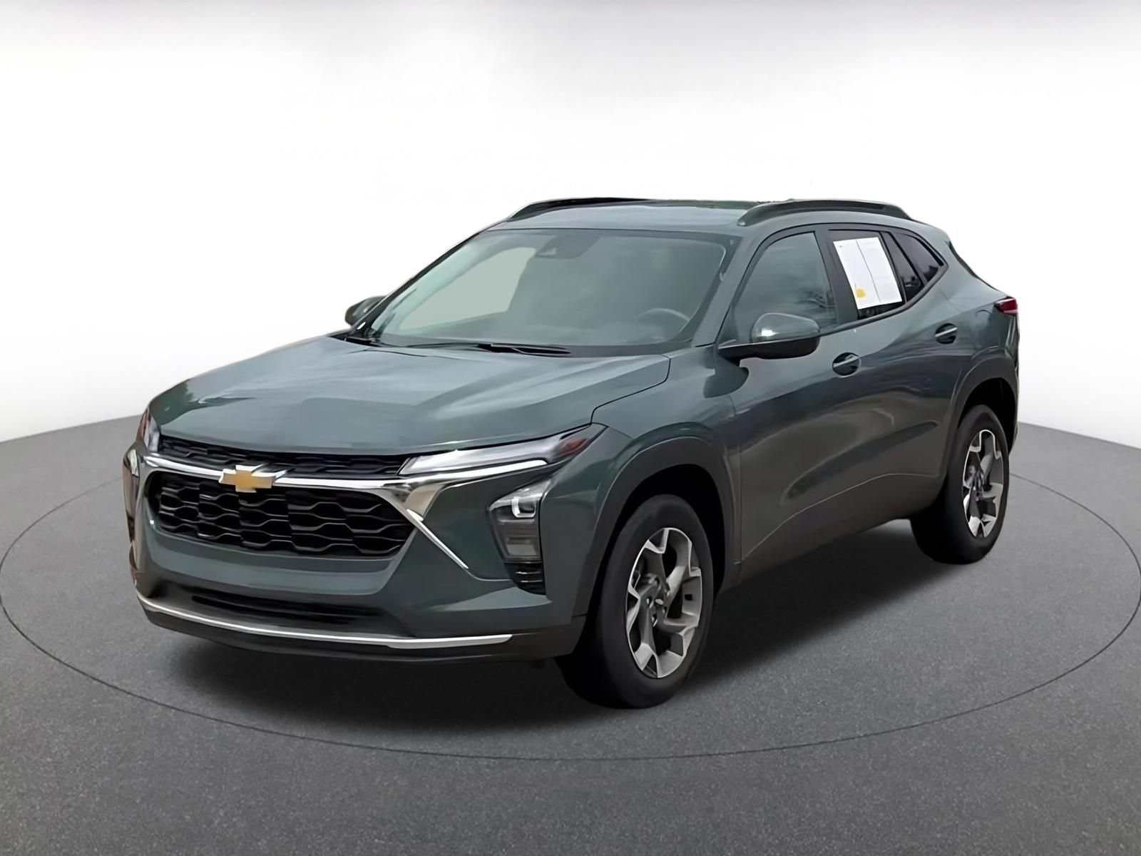 Used 2025 Chevrolet Trax LT FWD image 7