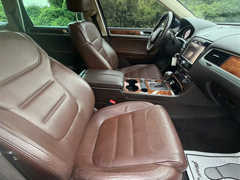 Used 2012 Volkswagen Touareg TDI AWD/4WD image 20