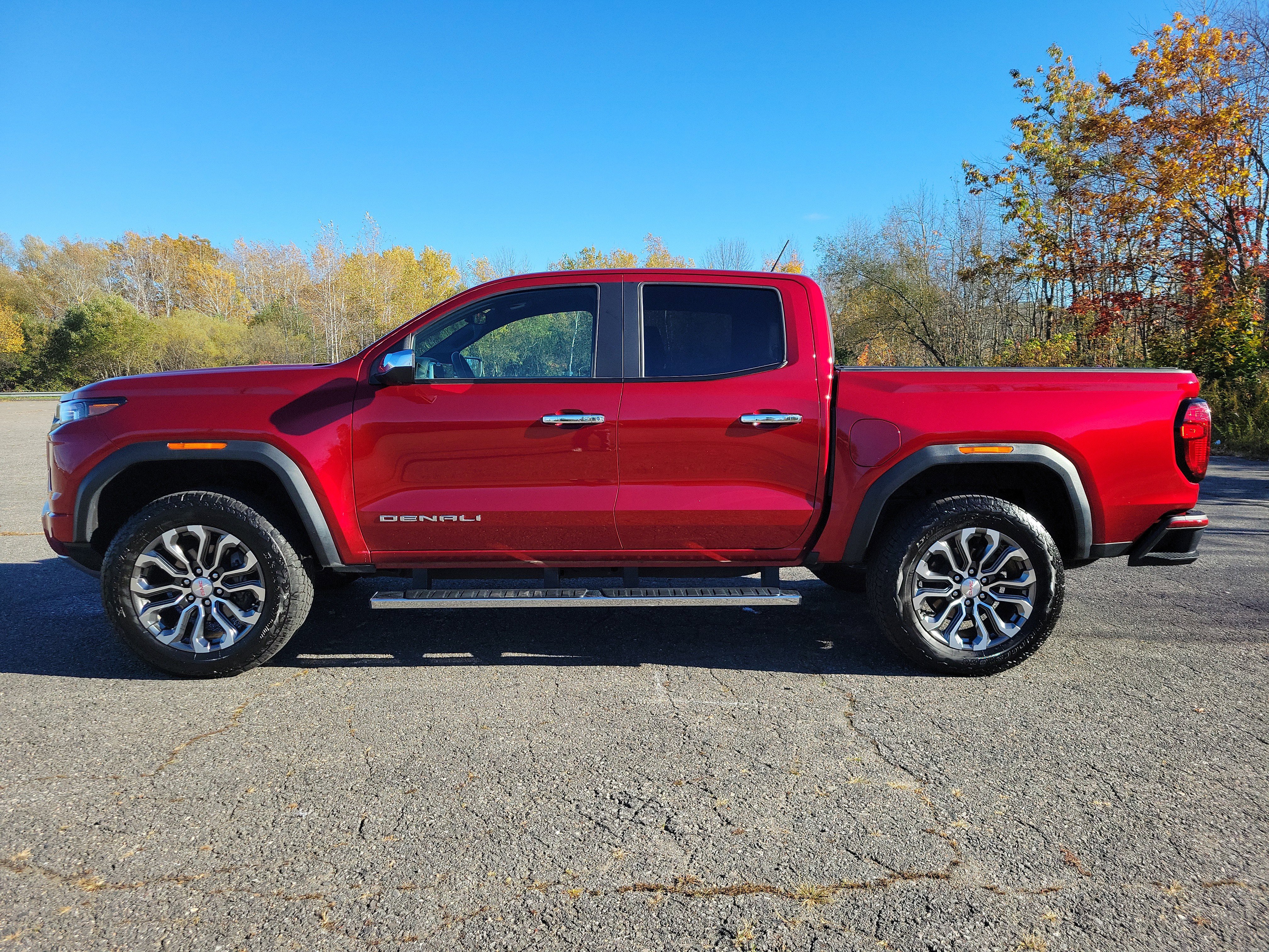 Certified 2024 GMC Canyon Denali image 8