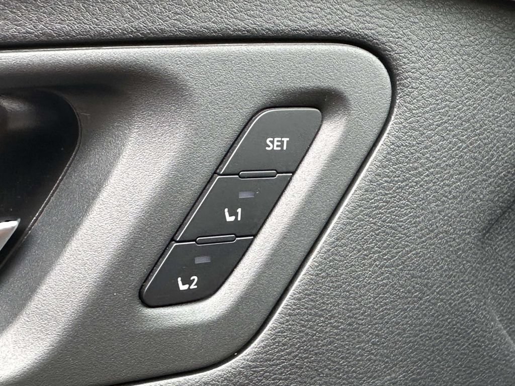 Used 2024 Nissan Ariya AWD image 35