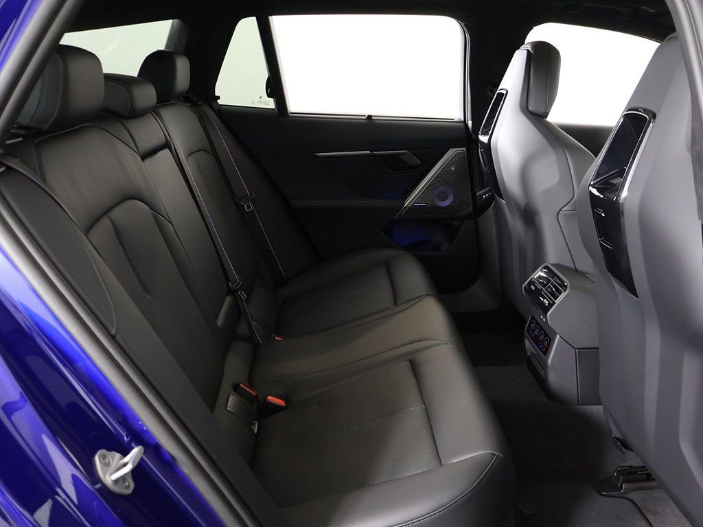 Used 2025 BMW M5 Touring image 41