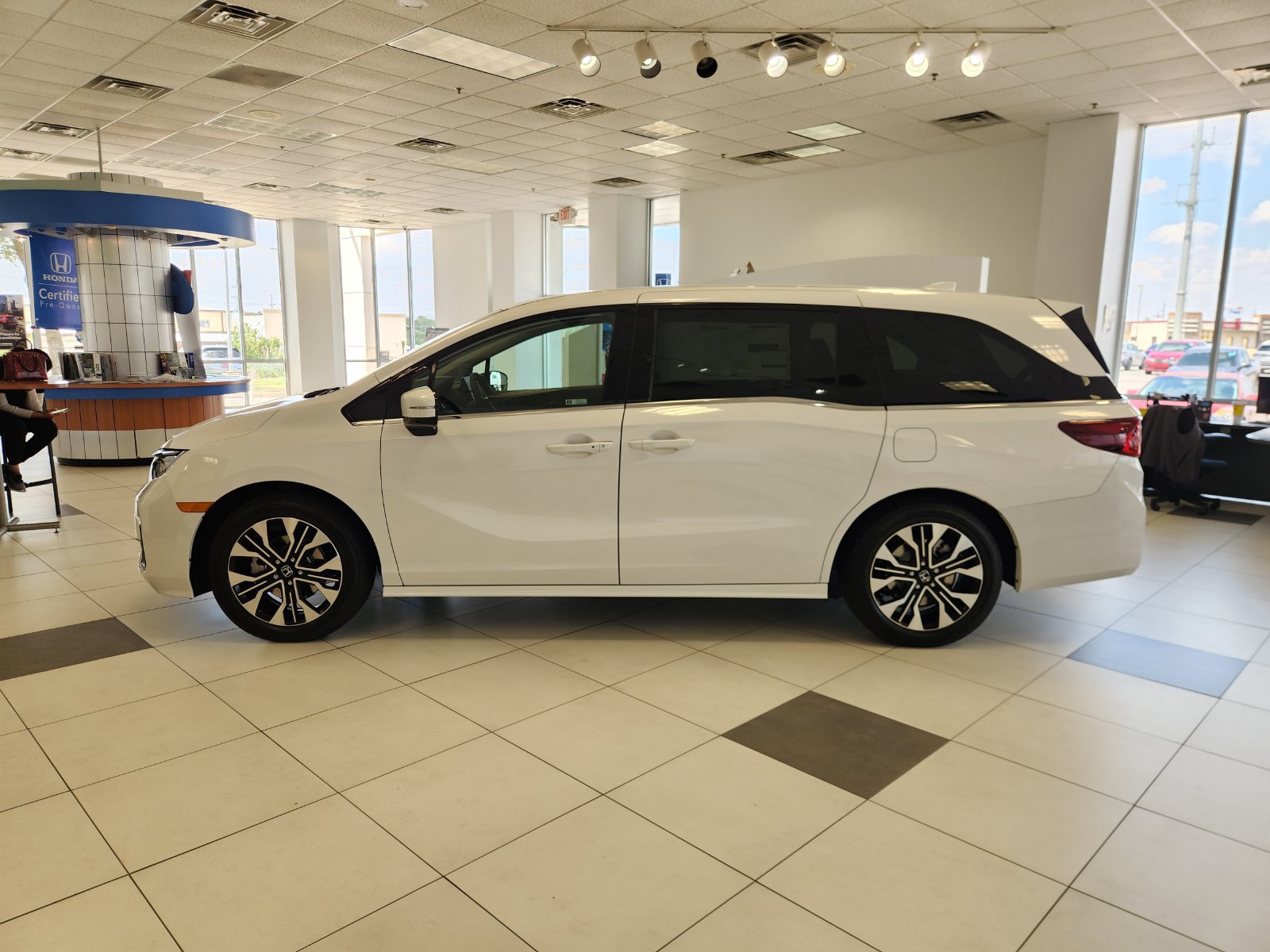 New 2026 Honda Odyssey Elite image 3