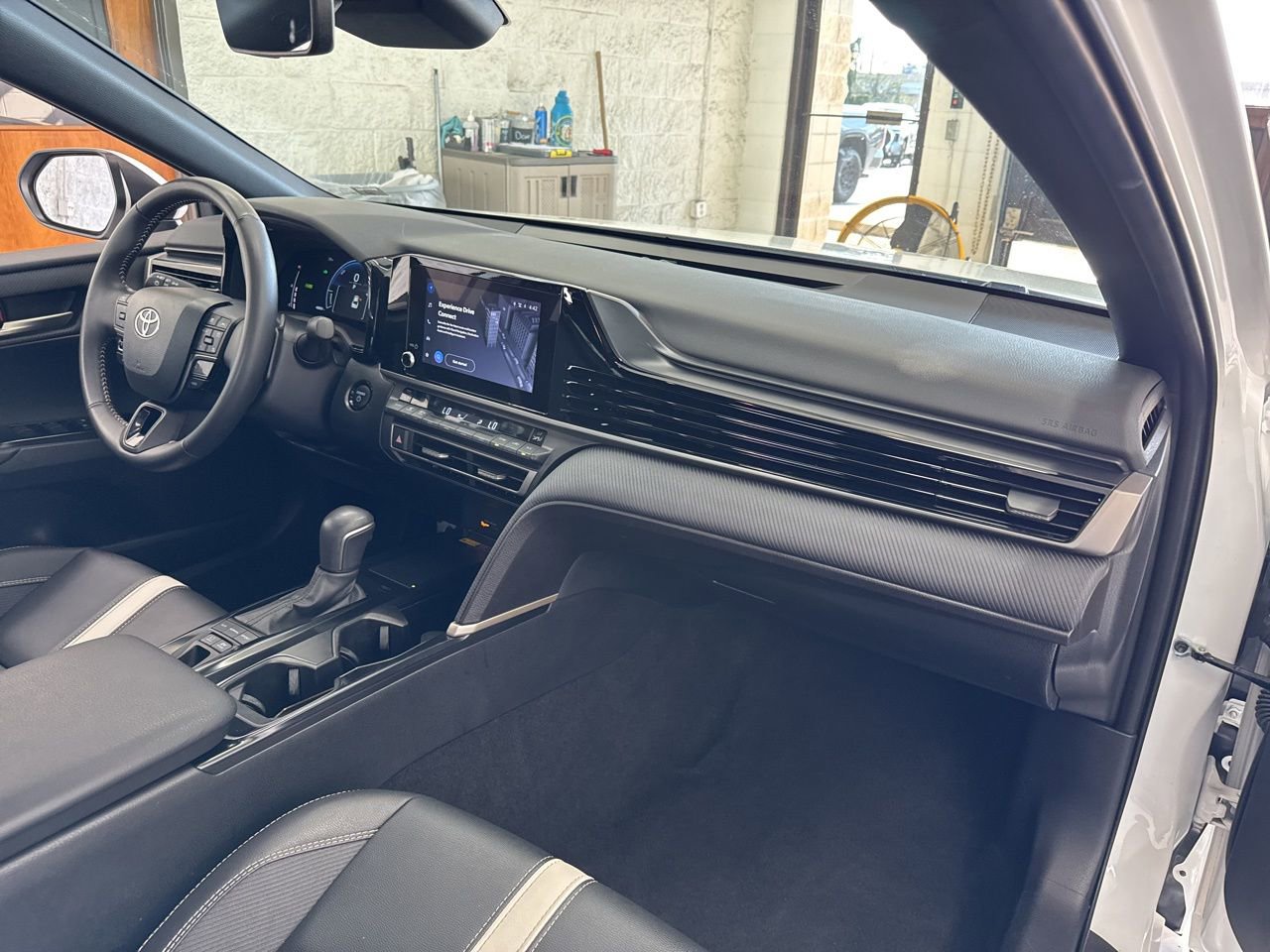 Used 2025 Toyota Camry SE w/ Convenience Package image 48