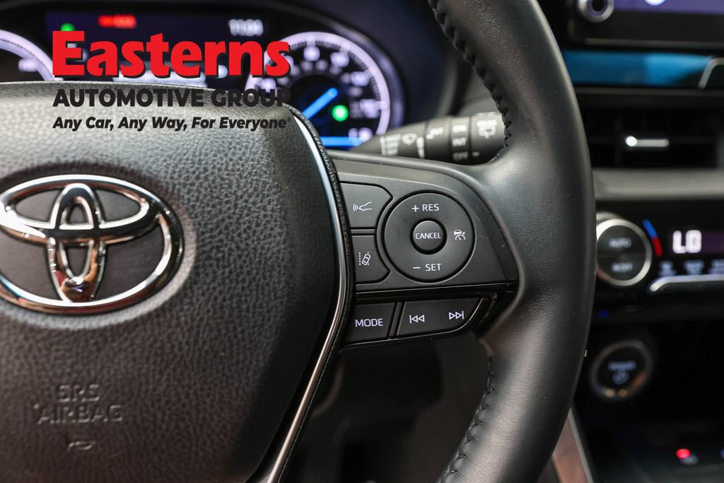 Used 2024 Toyota Venza LE AWD/4WD image 15