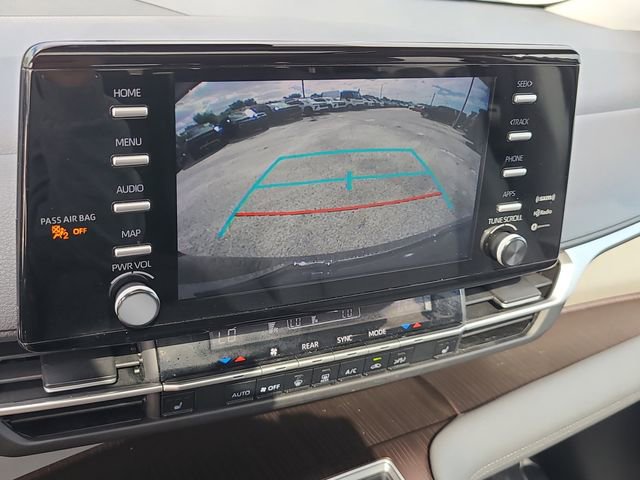 Used 2023 Toyota Sienna XLE FWD image 28
