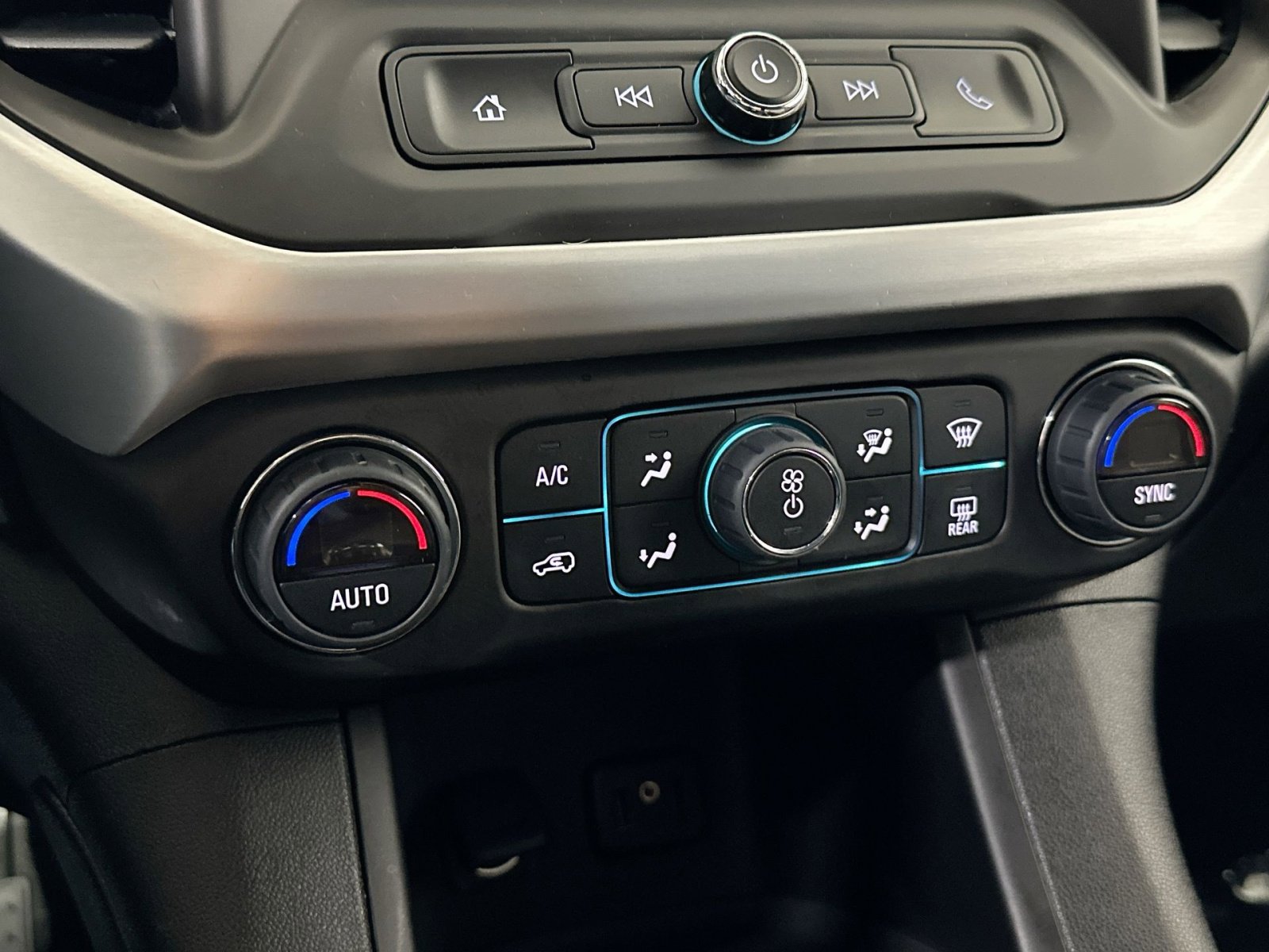 Used 2019 GMC Acadia SLE image 28