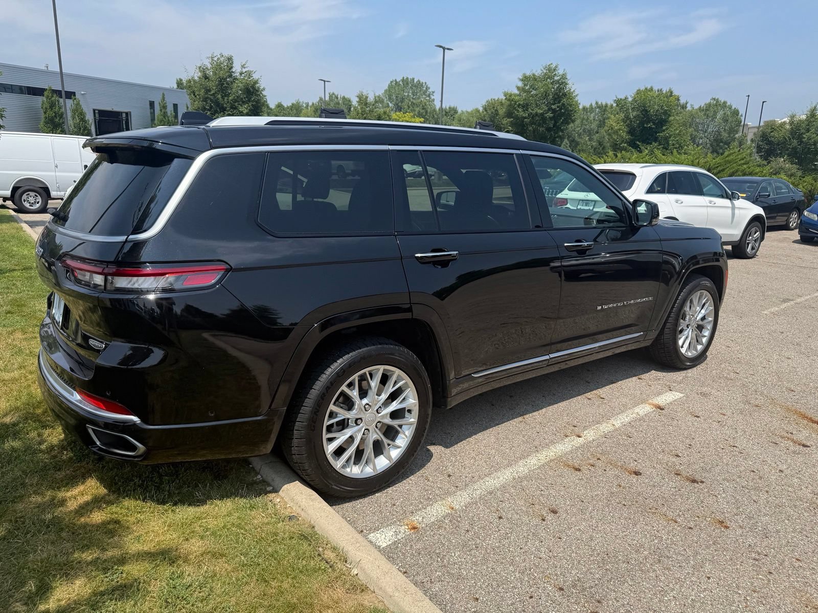 Used 2021 Jeep Grand Cherokee L Summit w/ Advanced Protech Group IV AWD/4WD image 5
