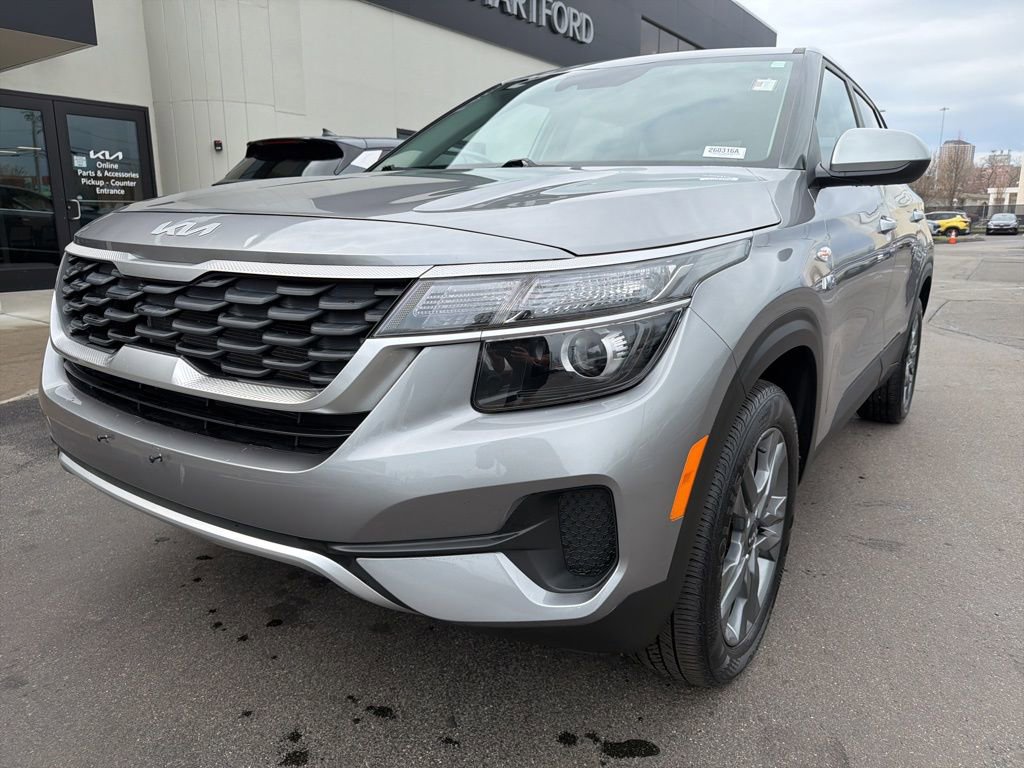 Certified 2022 Kia Seltos LX image 11