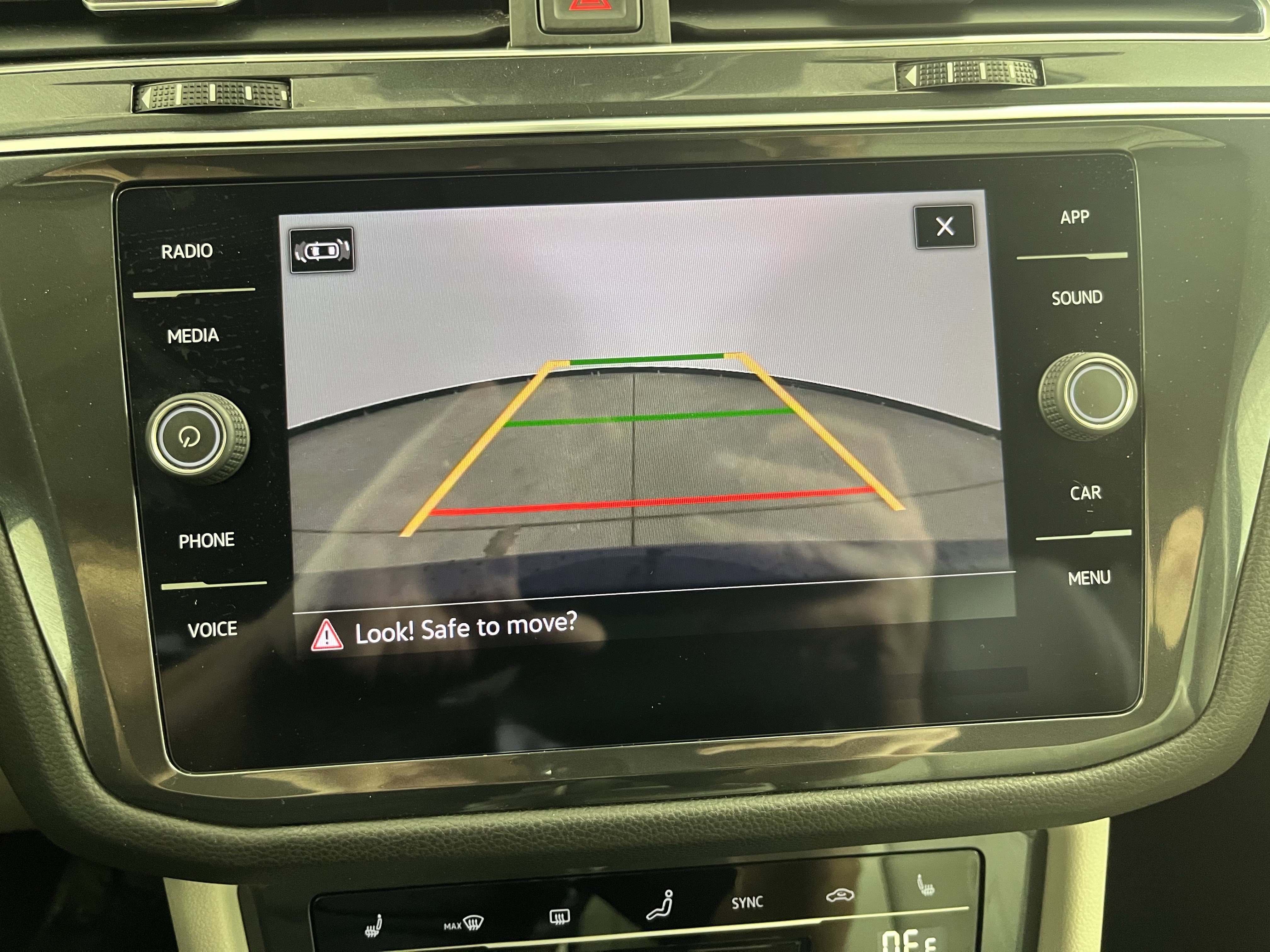 Certified 2022 Volkswagen Tiguan SE w/ Panoramic Sunroof Package image 28