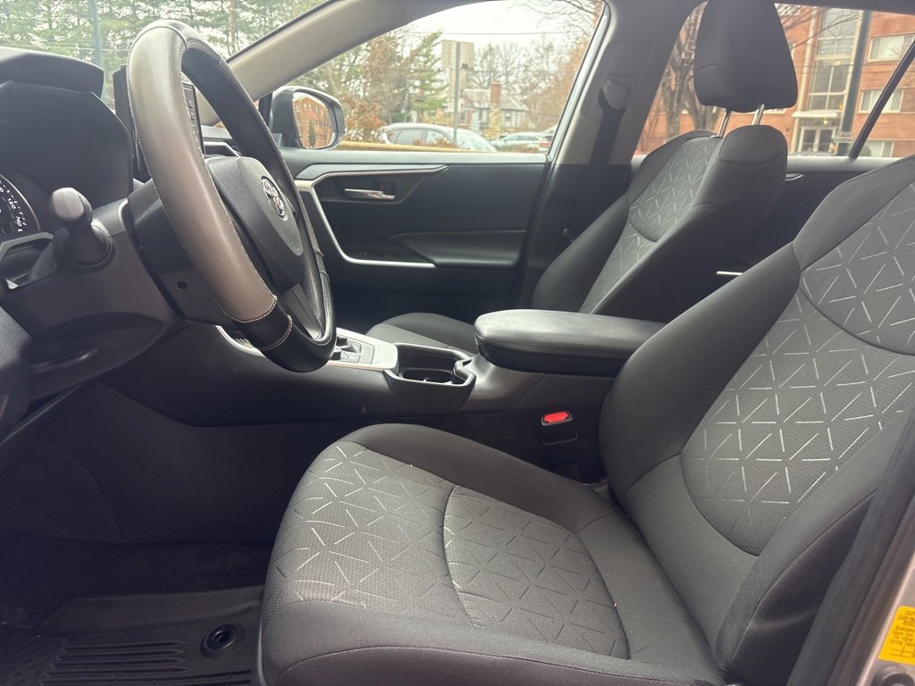 Used 2020 Toyota RAV4 XLE image 10