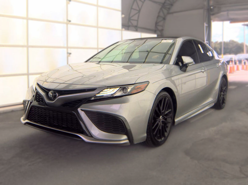Used 2021 Toyota Camry XSE FWD image 3