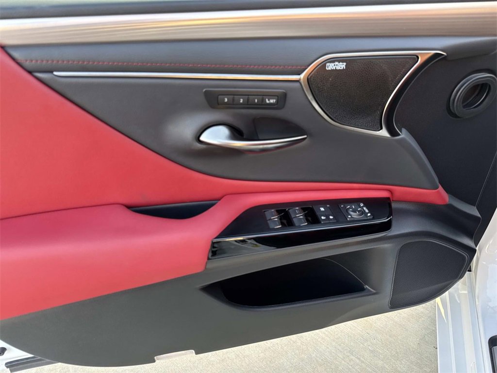 Used 2024 Lexus ES 300h F Sport image 18